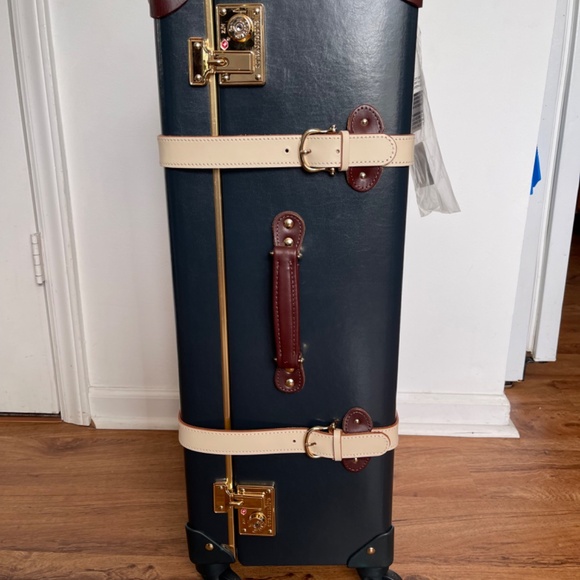 StreamLine Luggage The Architect Spinner - Picture 2 of 16